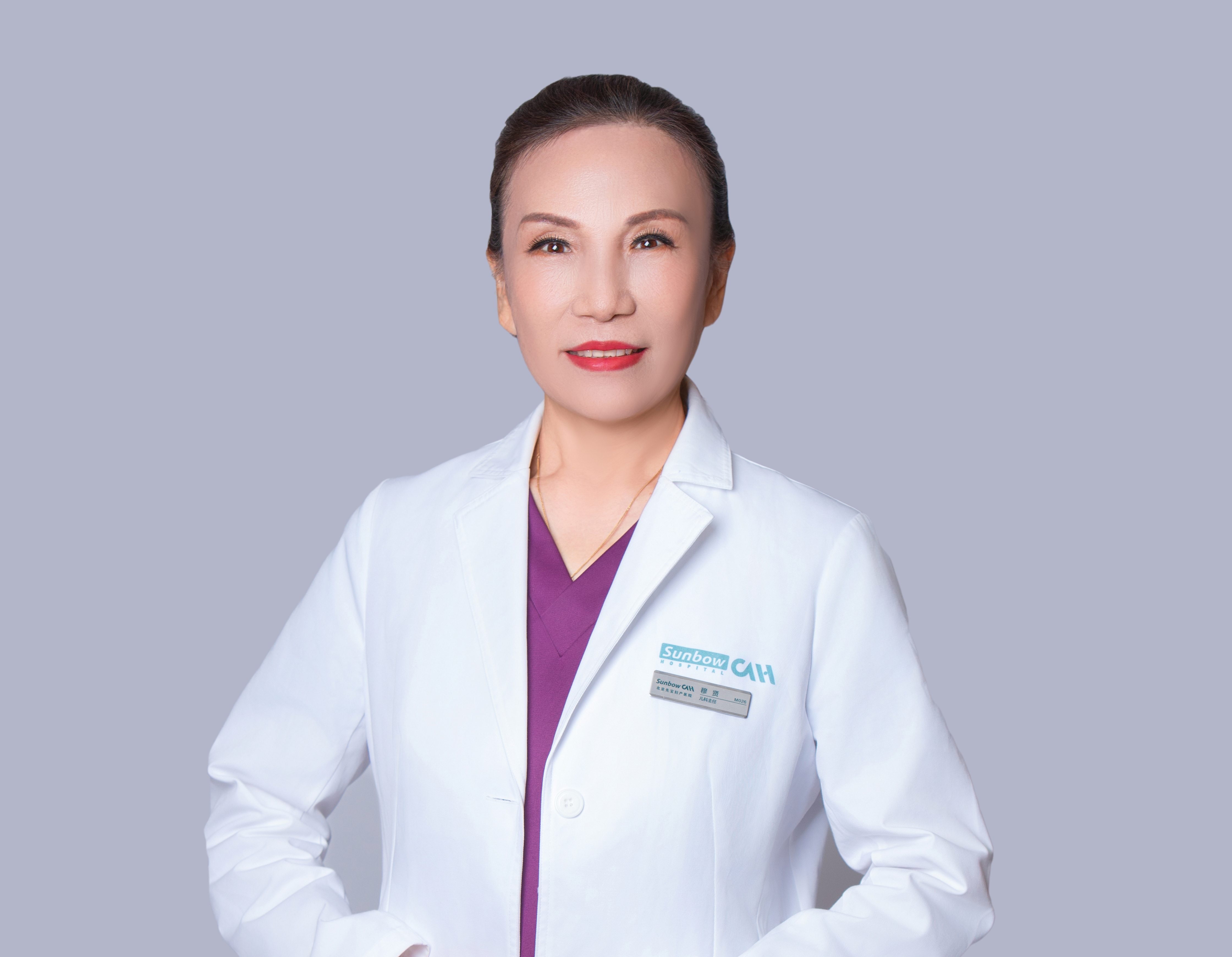 四十二岁左右男性医生头像，穿白色医生制服，佩戴听诊器，专业专注表情，体现医疗专业性